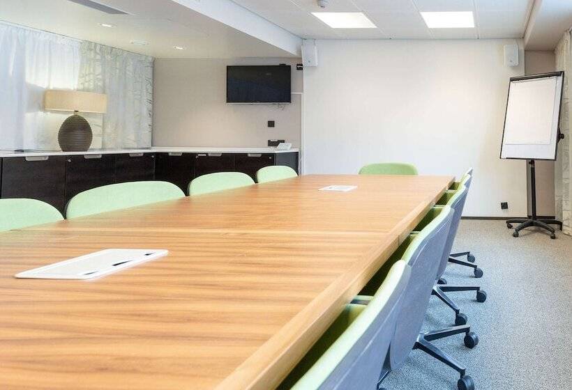 ホテル Scandic Tampere Hameenpuisto