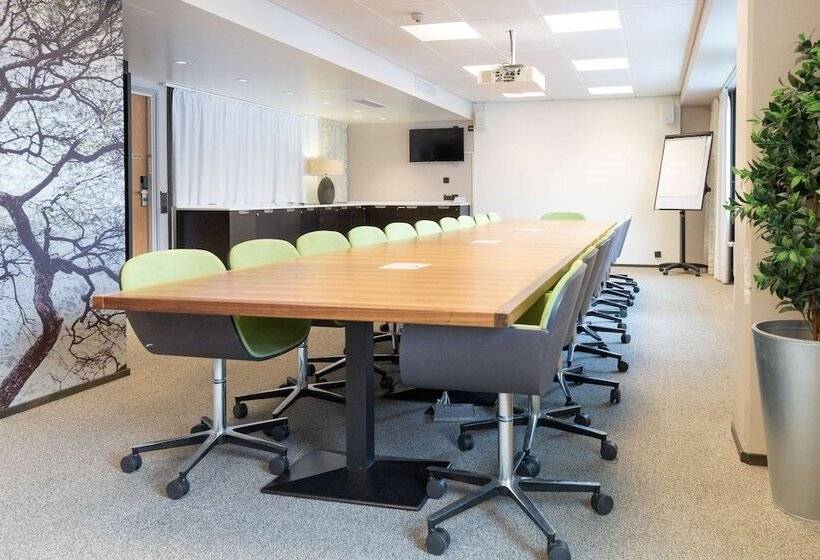 ホテル Scandic Tampere Hameenpuisto