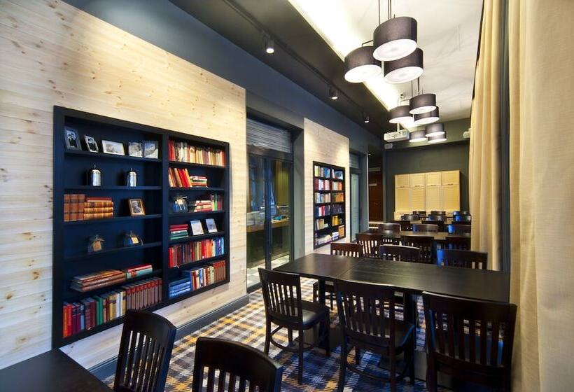 ホテル Scandic Tampere Hameenpuisto