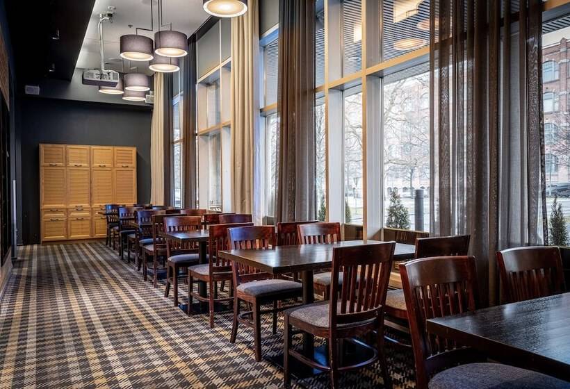 ホテル Scandic Tampere Hameenpuisto