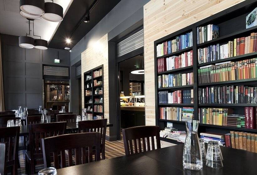 ホテル Scandic Tampere Hameenpuisto