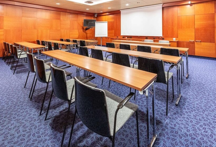 ホテル Scandic Tampere Koskipuisto