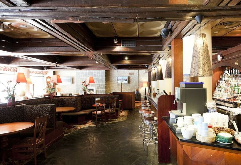 ホテル Scandic Tampere Koskipuisto