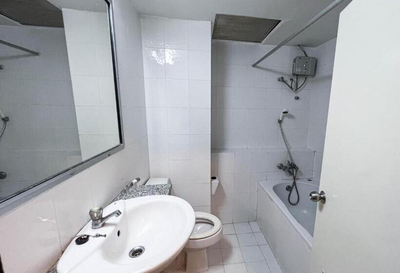 Отель Srivichai