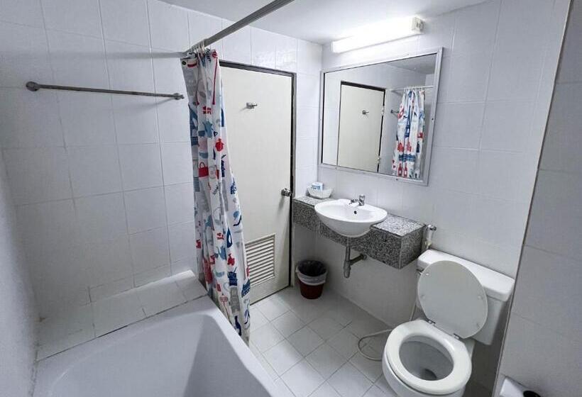 Отель Srivichai