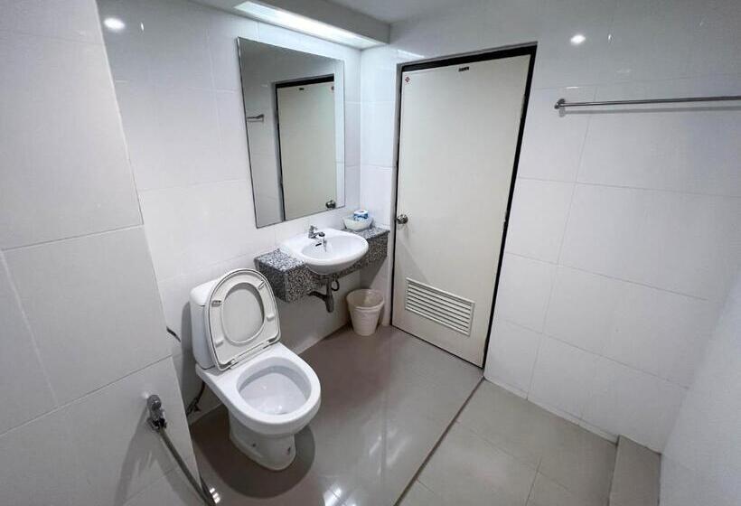 Отель Srivichai