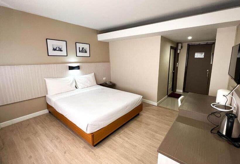 Отель Srivichai