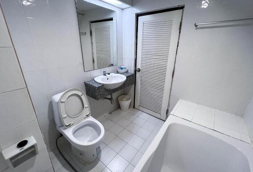 Отель Srivichai