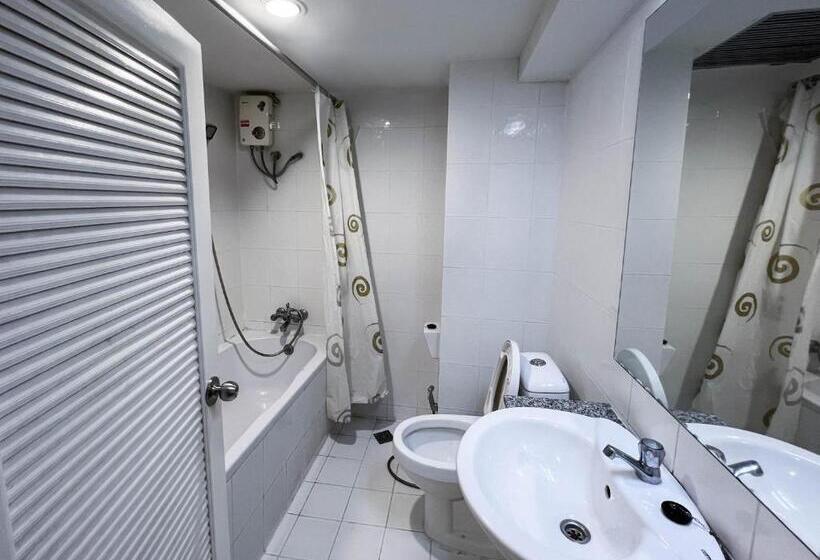 Отель Srivichai