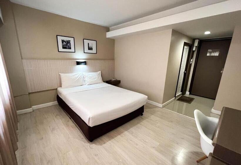 Отель Srivichai