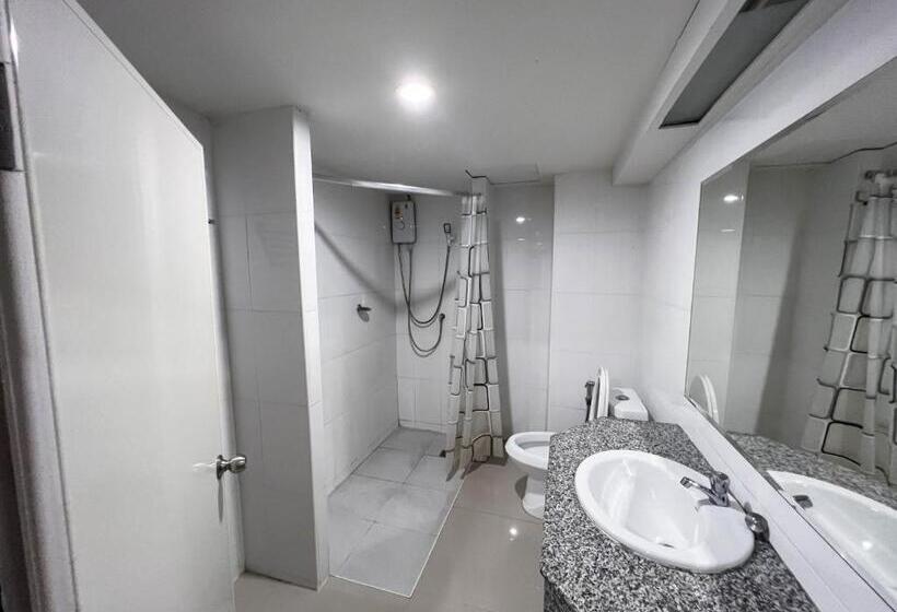 Отель Srivichai