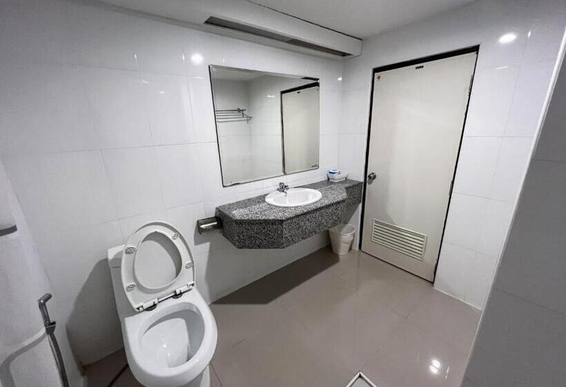 Отель Srivichai