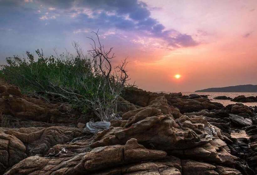 Rayong Resort Hotel โรงแรมระยองรีสอร์ท