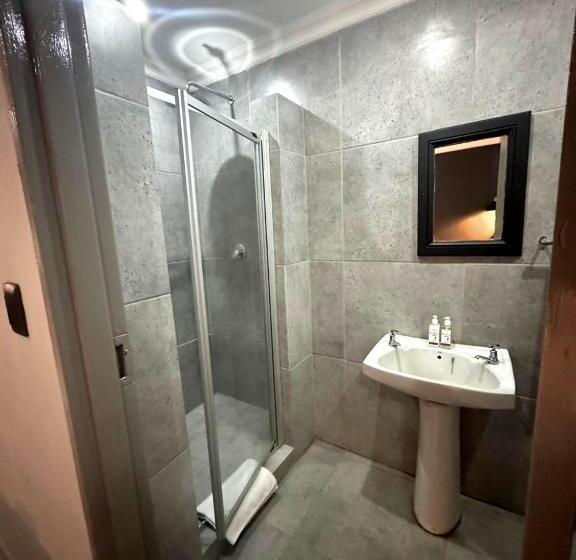 Shangri La Country Hotel & Spa