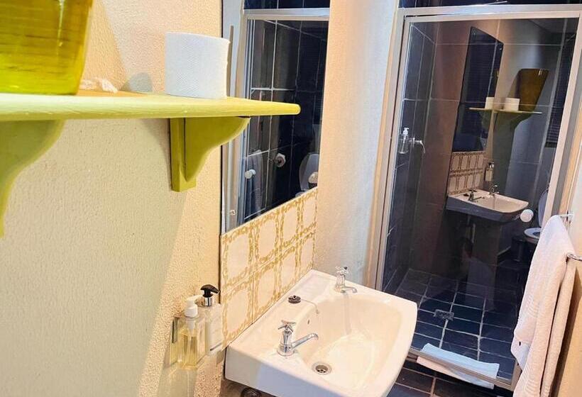 Shangri La Country Hotel & Spa