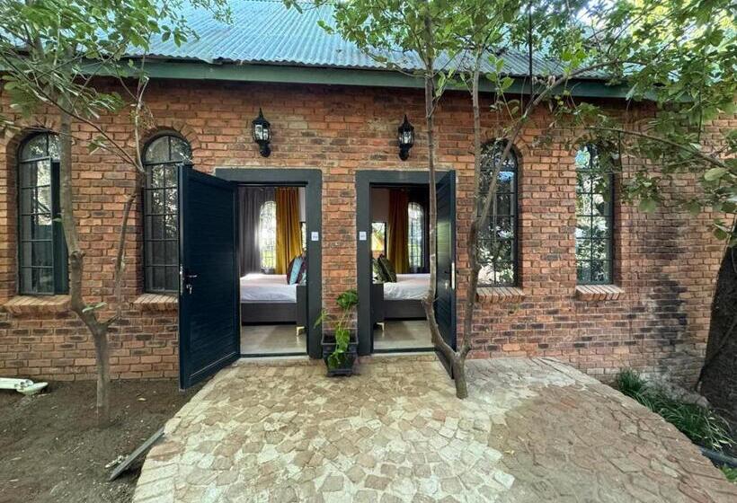 Shangri La Country Hotel & Spa