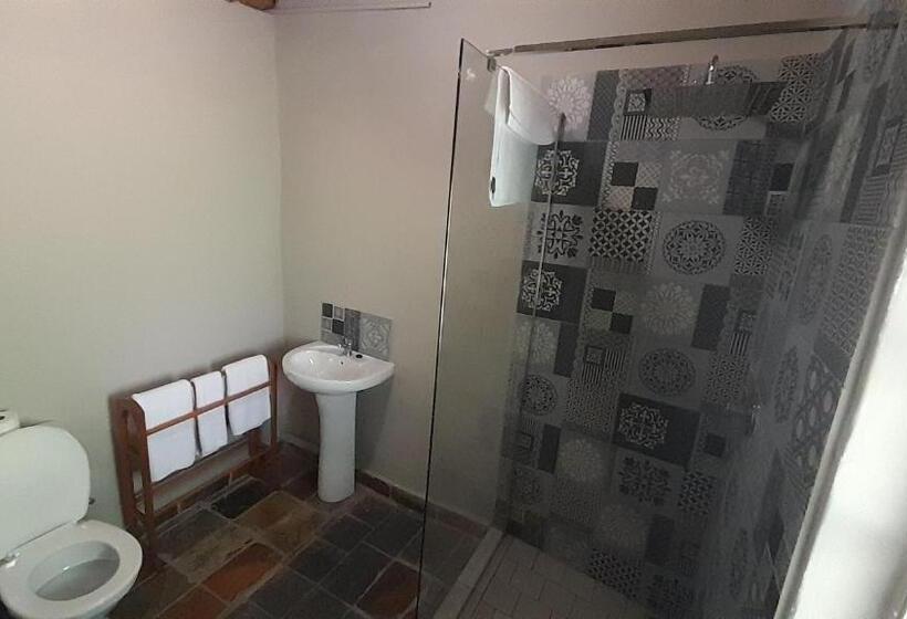 Shangri La Country Hotel & Spa