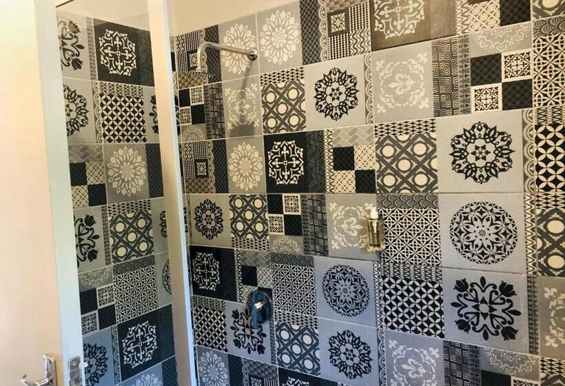 Shangri La Country Hotel & Spa