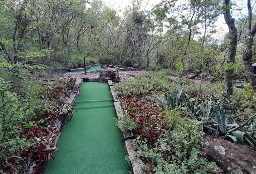 Shangri La Country Hotel & Spa