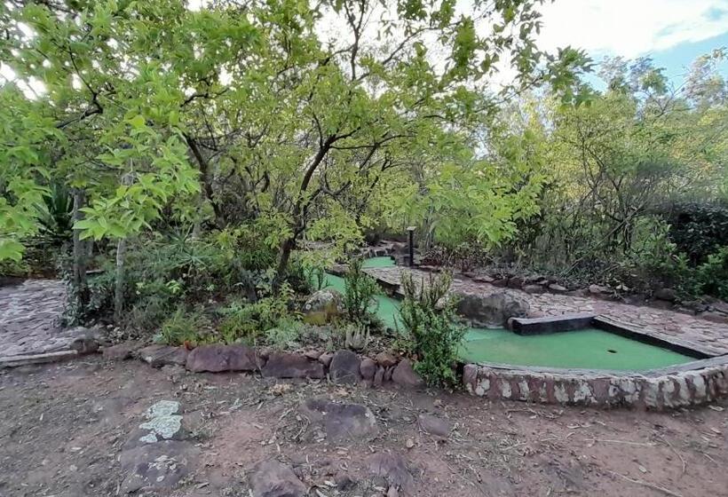 Shangri La Country Hotel & Spa