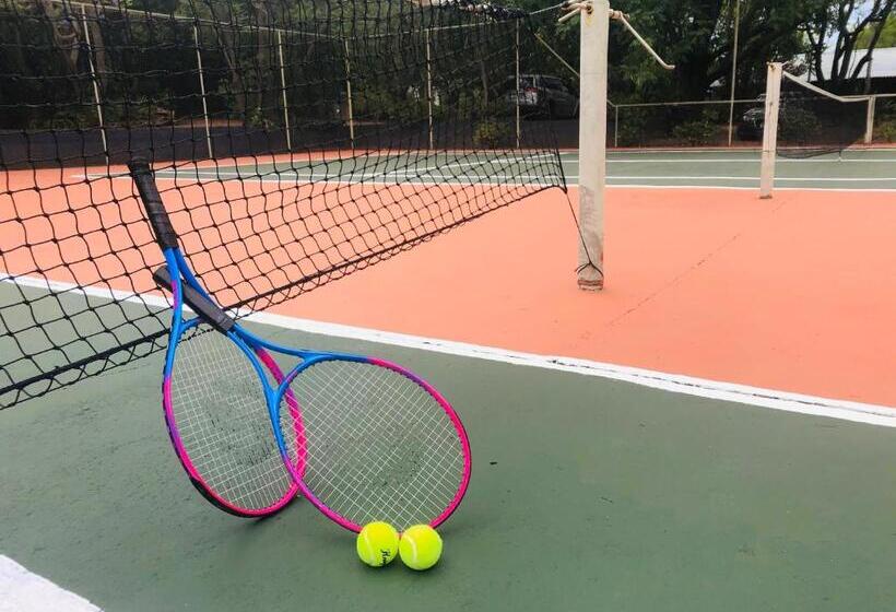 Shangri La Country Hotel & Spa