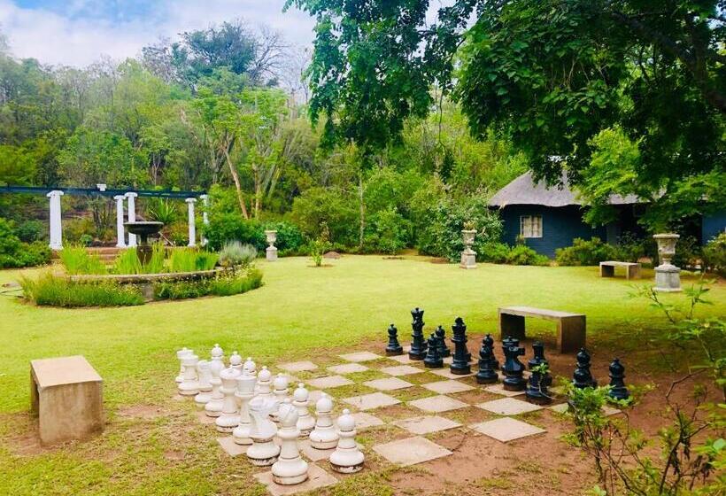 Shangri La Country Hotel & Spa