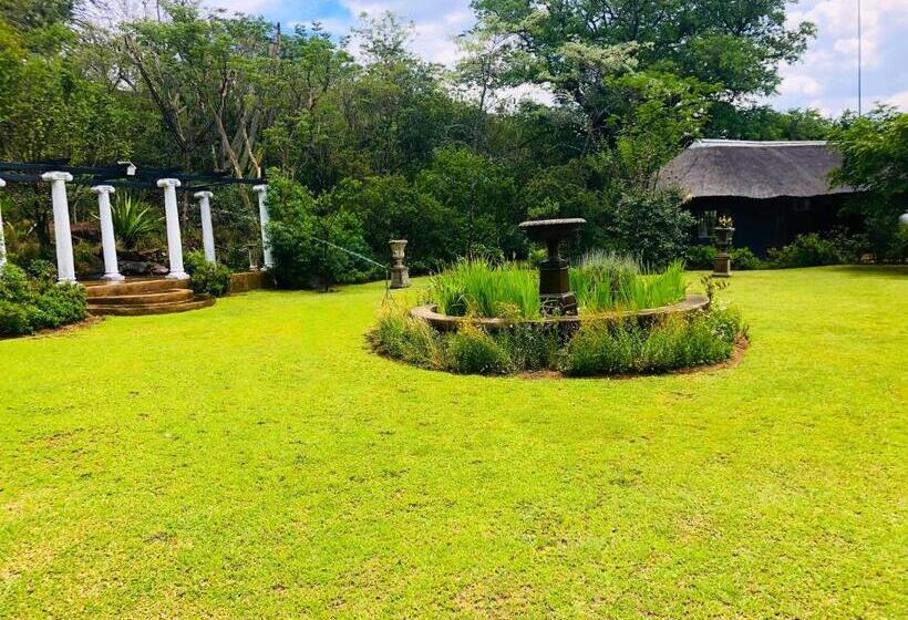 Shangri La Country Hotel & Spa