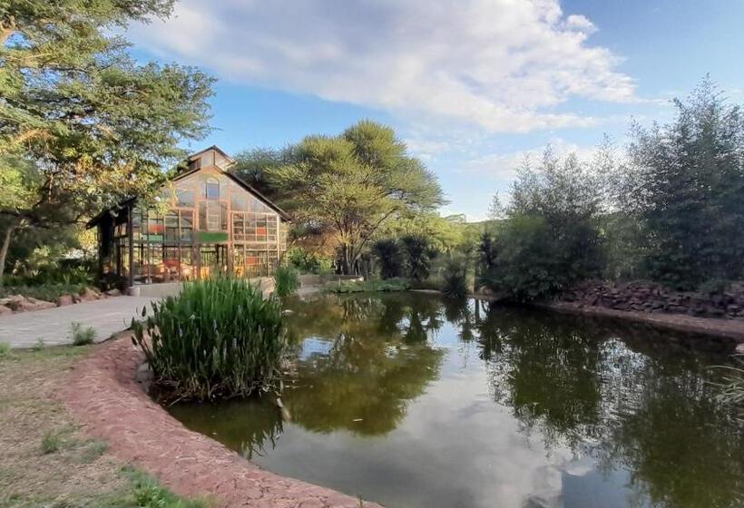 Shangri La Country Hotel & Spa