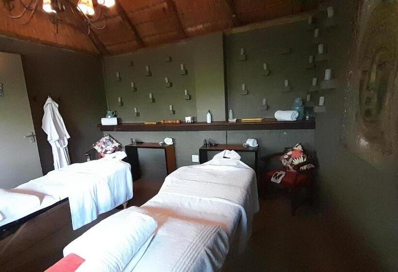 Shangri La Country Hotel & Spa