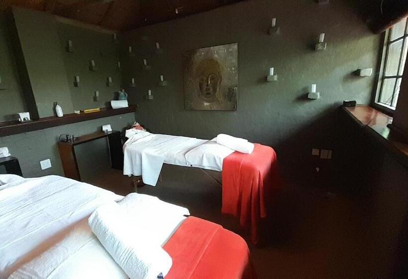 Shangri La Country Hotel & Spa