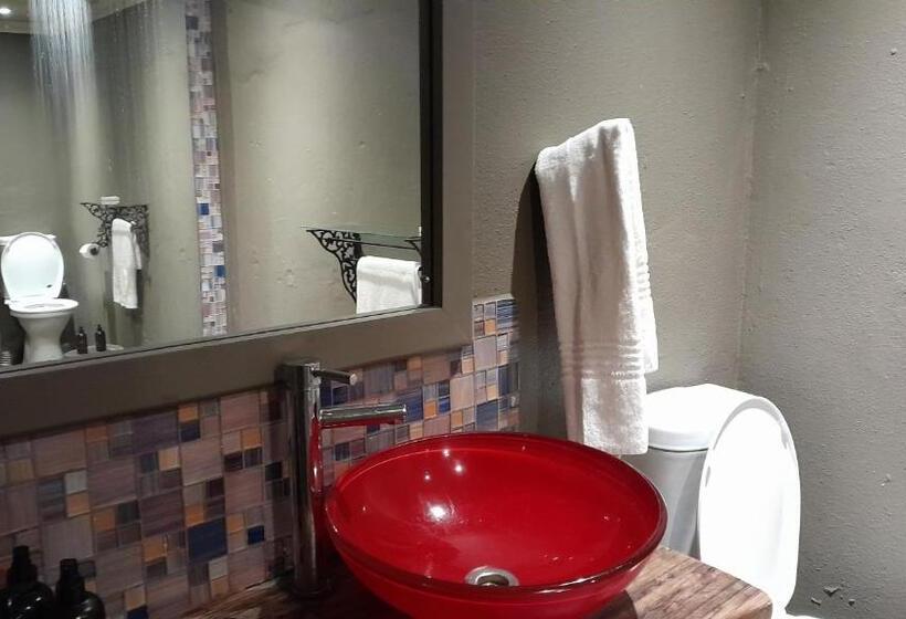 Shangri La Country Hotel & Spa