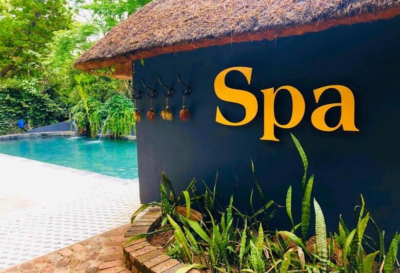 Shangri La Country Hotel & Spa