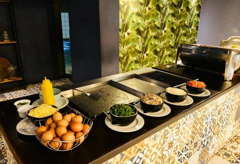 Shangri La Country Hotel & Spa
