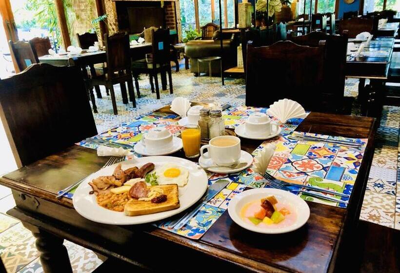 Shangri La Country Hotel & Spa