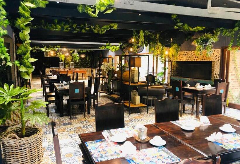 Shangri La Country Hotel & Spa