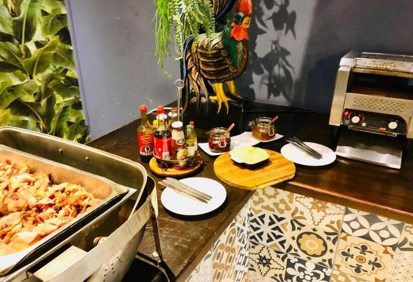 Shangri La Country Hotel & Spa