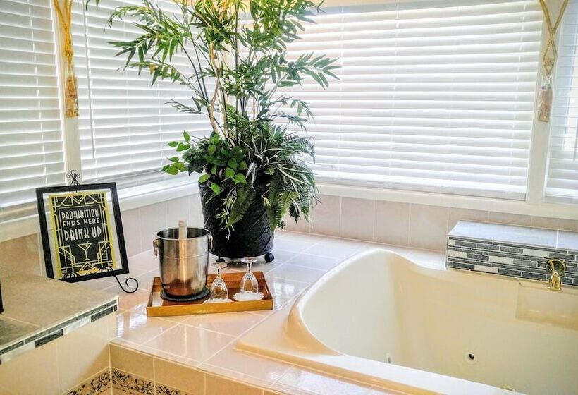 住宿加早餐  The Anniversary Inn   Logan