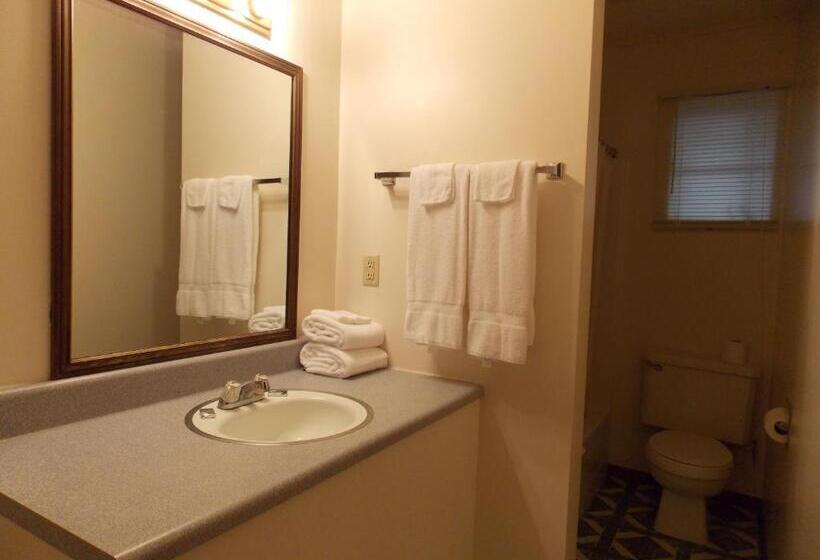 Clarketon Motel   Maggie Valley