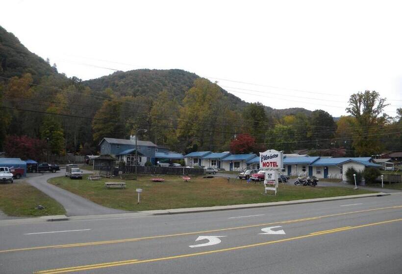 Clarketon Motel   Maggie Valley