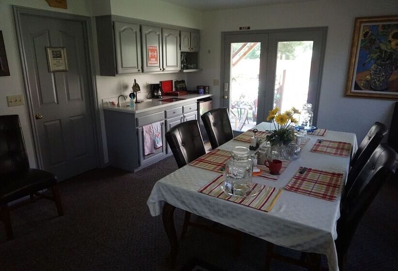 Harvest House Bed And Breakfast