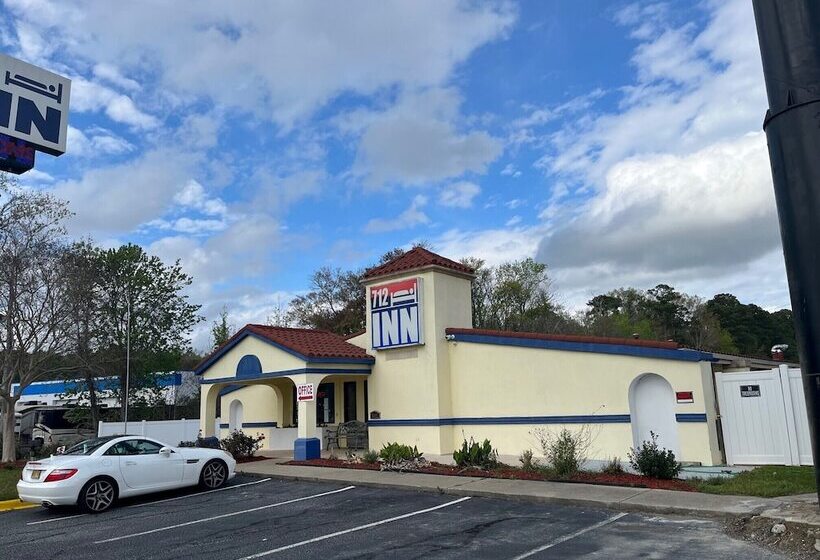 בית מלון כפרי 712 Inn