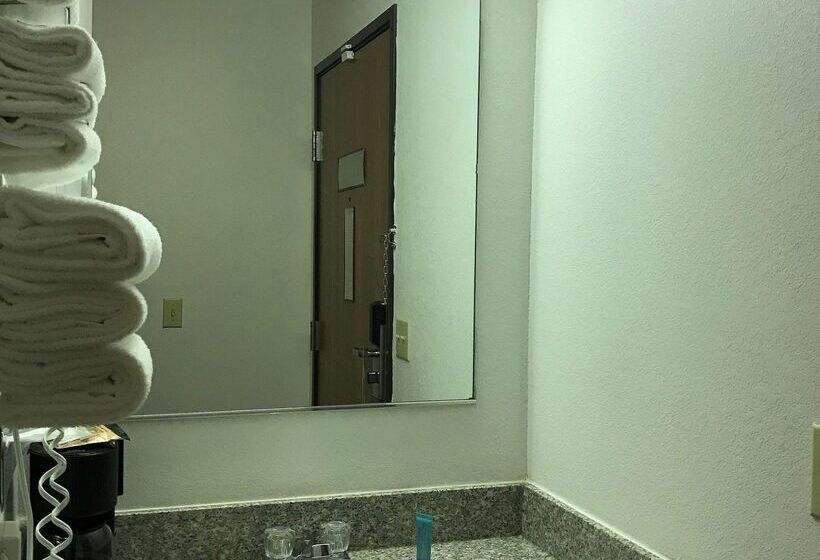 ホテル Americas Best Value Inn Champaign