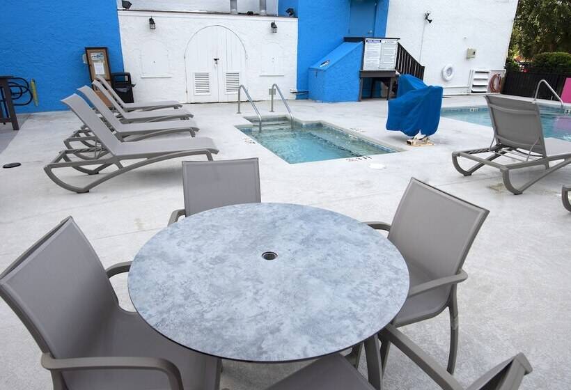 هتل Aqua Beach Inn