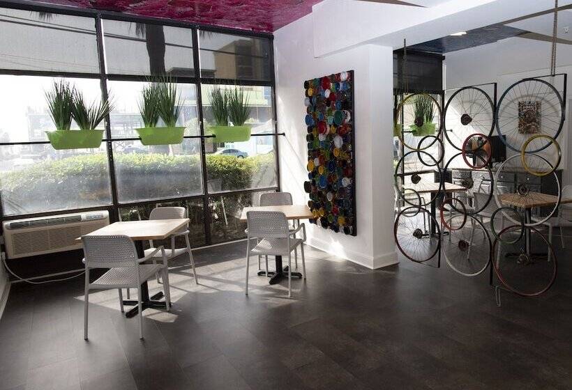 هتل Aqua Beach Inn