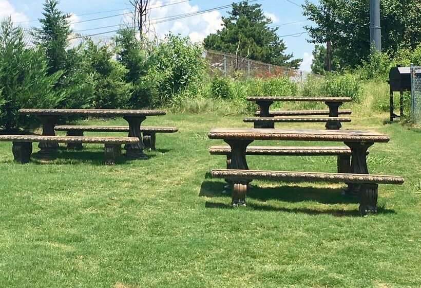 فندق Best Western Greenville Airport