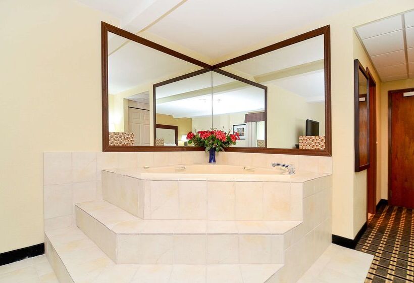 فندق Americinn By Wyndham Woodstock Il