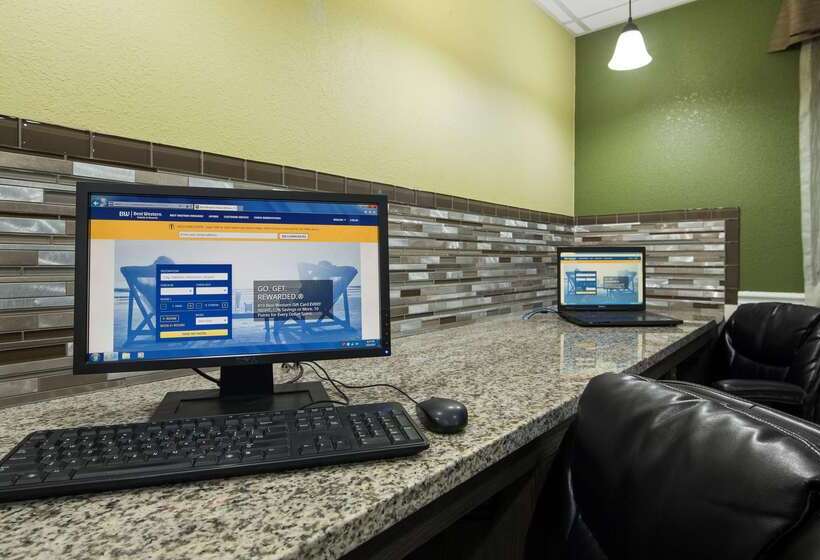 فندق Americinn By Wyndham Woodstock Il