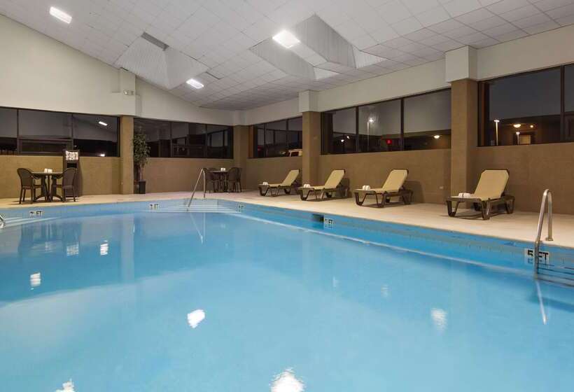 فندق Americinn By Wyndham Woodstock Il