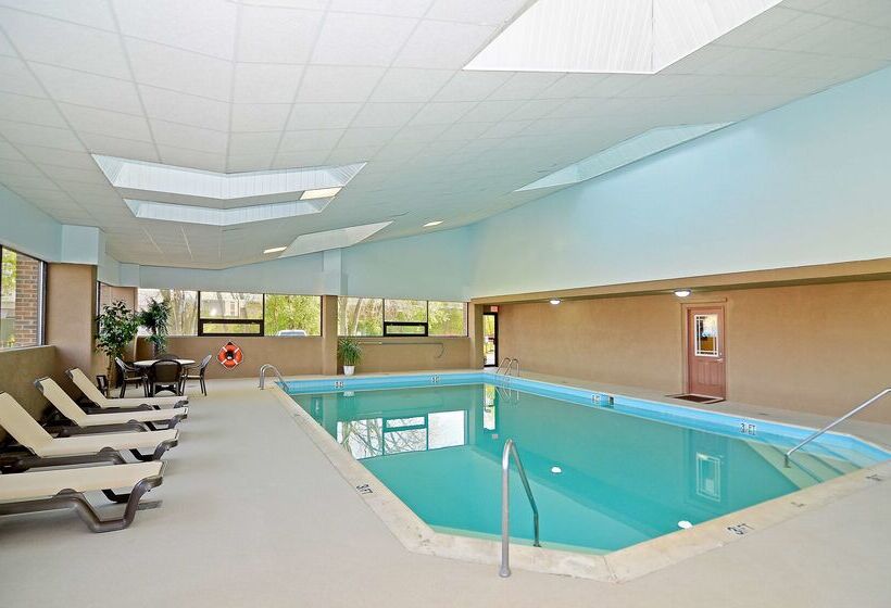 فندق Americinn By Wyndham Woodstock Il