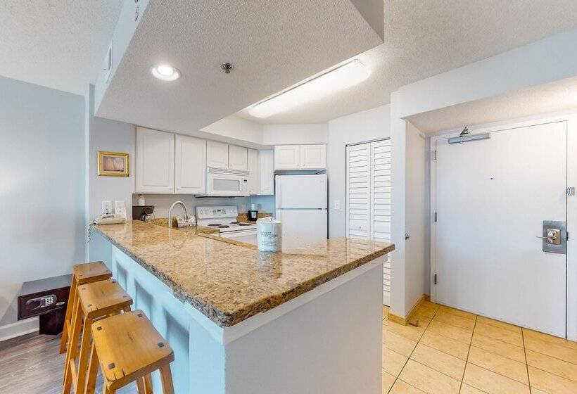 هتل Carolinian Beach Resort